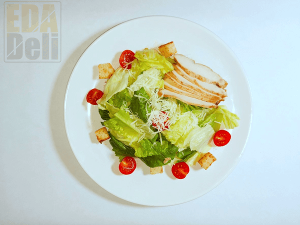 Салат Цезарь с курицей