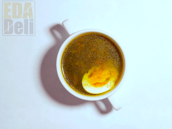 Щи зеленые с курицей и яйцом