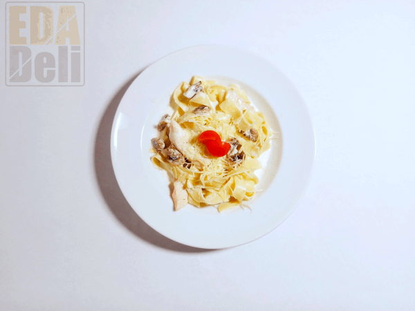 Фетучини с курицей и грибами