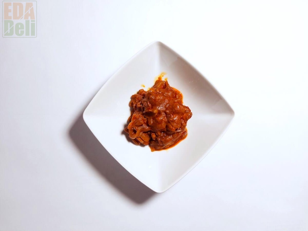 Печень куриная тушеная с луком